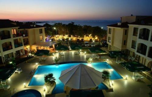 Paradise Bay Hotel Pomorie Extérieur photo