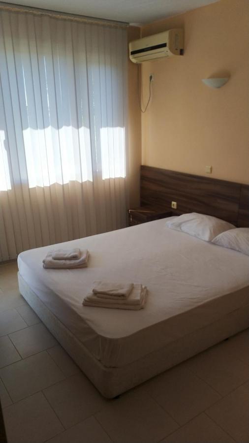 Paradise Bay Hotel Pomorie Extérieur photo