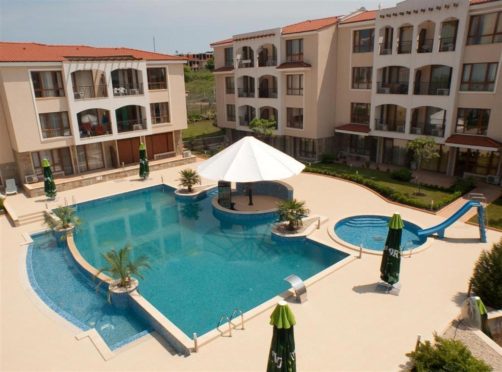 Paradise Bay Hotel Pomorie Extérieur photo
