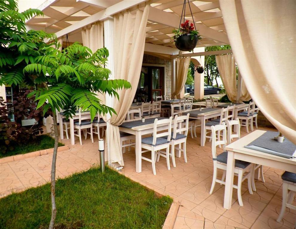 Paradise Bay Hotel Pomorie Extérieur photo