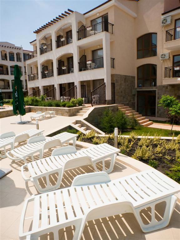 Paradise Bay Hotel Pomorie Extérieur photo