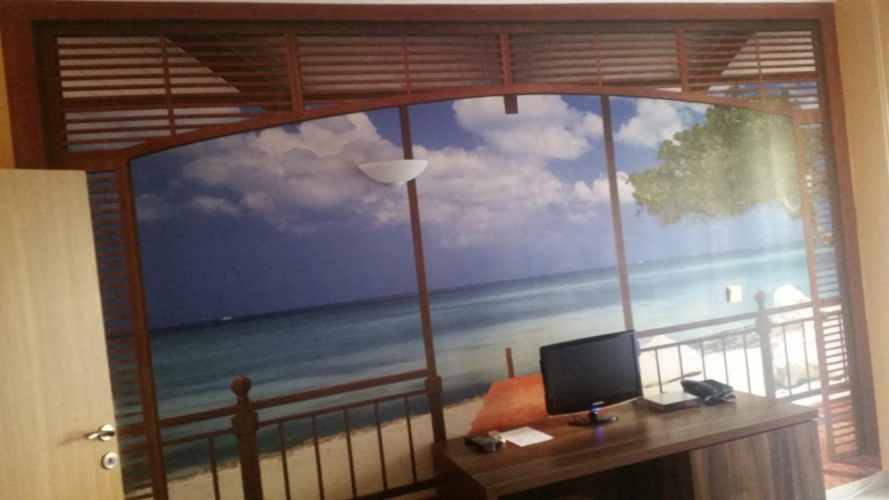 Paradise Bay Hotel Pomorie Extérieur photo