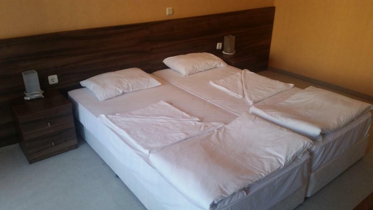 Paradise Bay Hotel Pomorie Extérieur photo