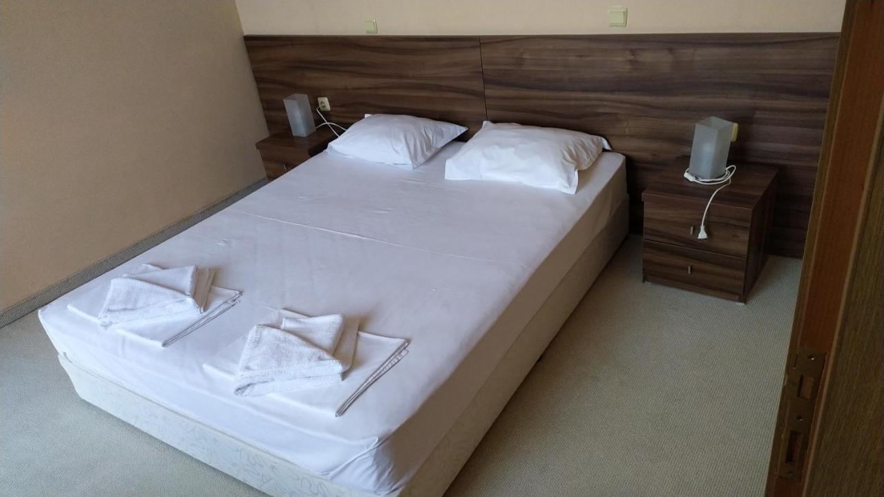 Paradise Bay Hotel Pomorie Extérieur photo